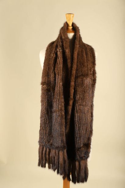 YVES SALOMON ACCESSOIRES.
Écharpe à franges,...