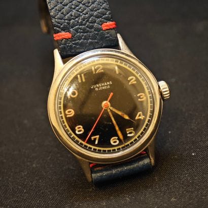 JUNGHANS. 
Montre de type militaire en acier,...