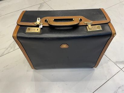 MORABITO. 
Attaché-case en cuir grainé bicolore...
