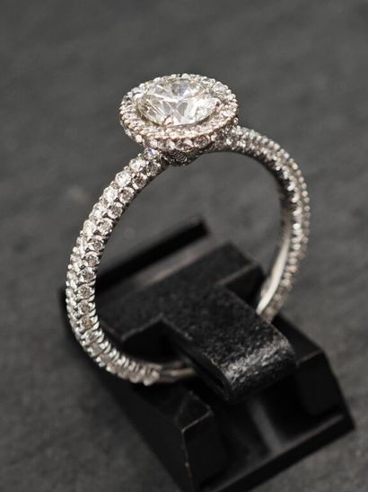Bague en or gris 750‰ ornée d'un diamant...