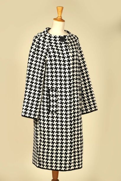CHRISTIAN DIOR.
Cardigan en laine à motifs...