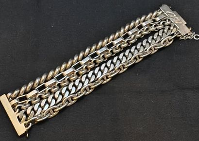 HERMES. 
Bracelet à 5 rangs de mailles marines,...