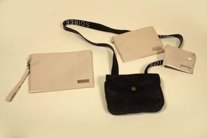 Lot comprenant : 
-BURBERRY'S.
3 pochettes...
