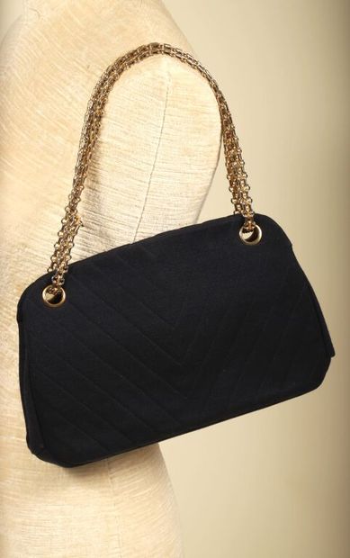 CHANEL (Made in France).
Sac vintage de collection,...