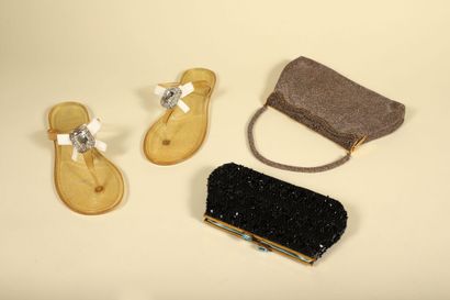 Lot comprenant : 
-DIVAE
Paire de tongs bijoux,...