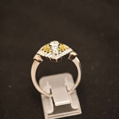 Bague marquise en or gris 750‰, composée...