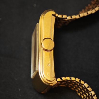 LONGINES. Montre-bracelet d'homme en or jaune...