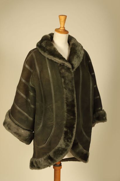 CHRISTIAN DIOR BOUTIQUE FOURRURE.
Manteau...