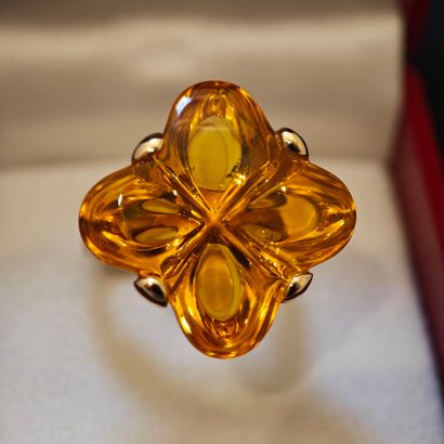 BACCARAT, série récente, modèle Lolita topaze.
Bague...