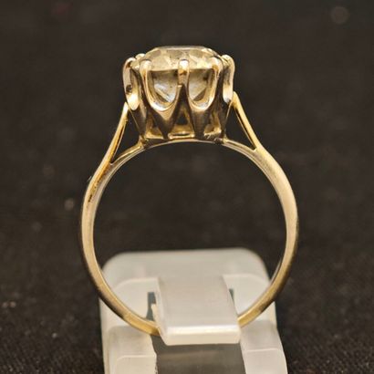 Bague en or gris 750‰ orné d'un diamant de...