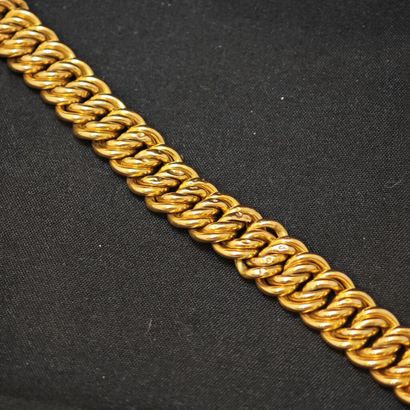 Bracelet en or jaune 750‰ à maille gourmette....