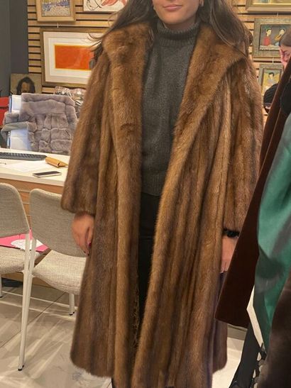 NOUVELLE PHOTO /// Long manteau vintage évasé...