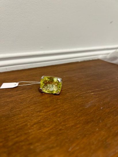 CHRISTIAN LACROIX. 
Importante bague en argent...