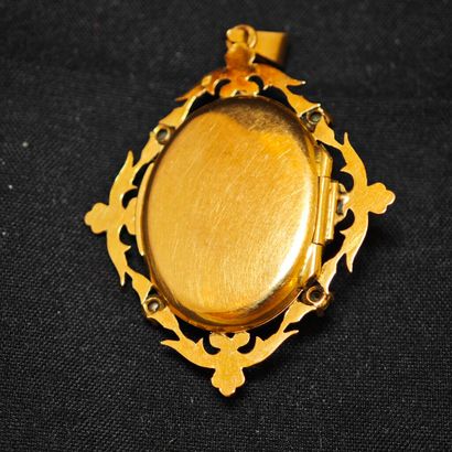 Pendentif porte-photo en or jaune 750‰.
Dimensions...
