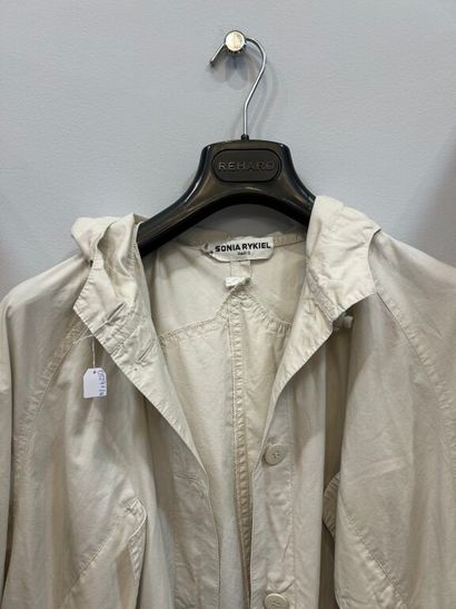 SONIA RYKIEL.
Long imperméable casual à capuche...