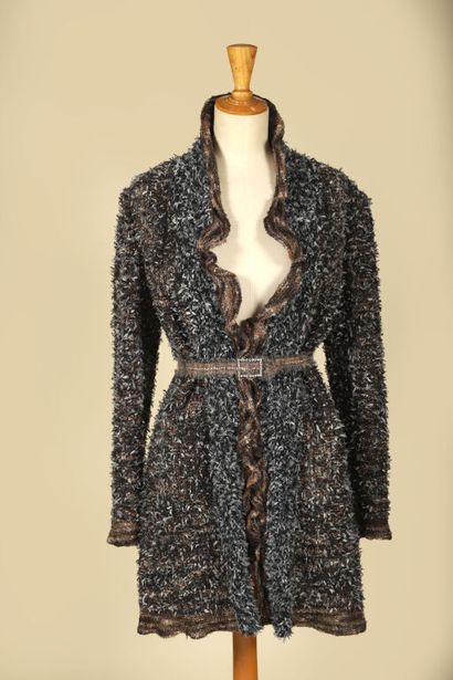 CHANEL BOUTIQUE.
Cardigan en maille de tweed...
