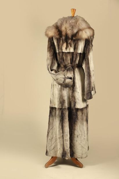 YVES SALOMON.
Long manteau en Vision rasé...