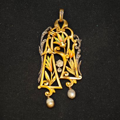 Pendentif d'époque art nouveau en or jaune...