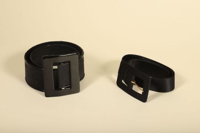Un lot de 2 ceintures vintage : 
-CHANEL...