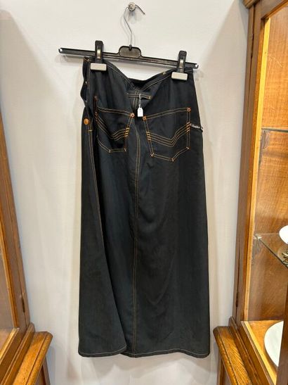 JEAN PAUL GAULTIER JEANS.
Ensemble comprenat...