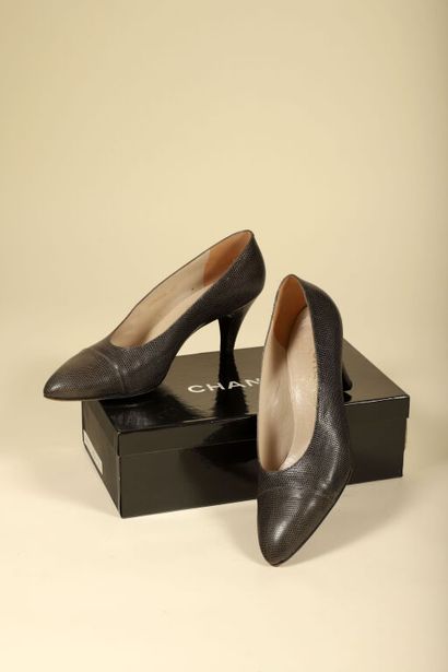 CHANEL (Made in France).
Paire d'escarpins...