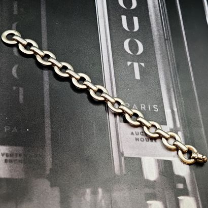 * BRACELET en argent 800‰ à maillons forçats...