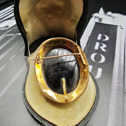 Nativelle, Paris. 
BROCHE en or jaune750‰...