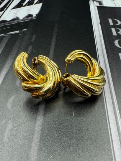 GRANDE PAIRE DE BOUCLES D'OREILLES à système...
