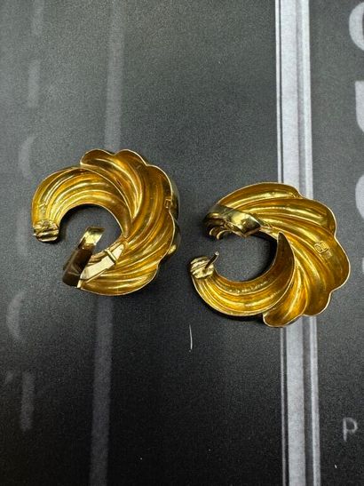 GRANDE PAIRE DE BOUCLES D'OREILLES à système...