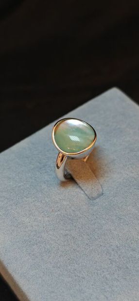 VHERNIER. 
BAGUE en or gris 750‰ composée...