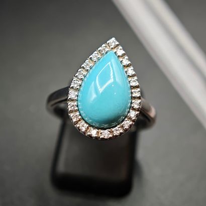 * BAGUE en or 750‰ ornée d'une turquoise...