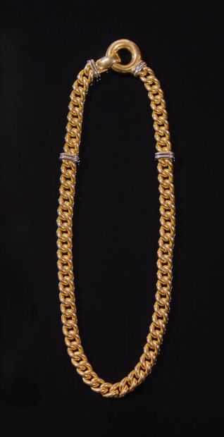 COLLIER en or jaune 750‰ à mailles gourmettes....