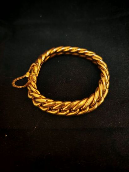 BRACELET en or 750 ‰ à maille gourmette....