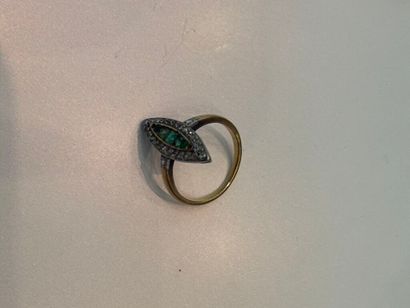 Petite BAGUE navette en or jaune 750‰ et...