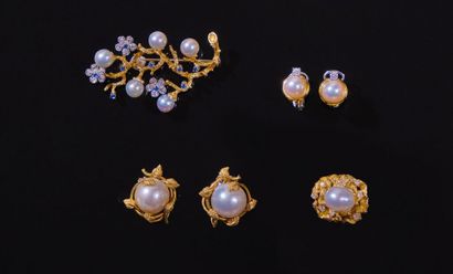 LOT en or jaune 750‰ comprenant une broche,...