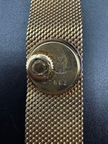 LIP. 
MONTRE-BRACELET de dame en or 750‰,...
