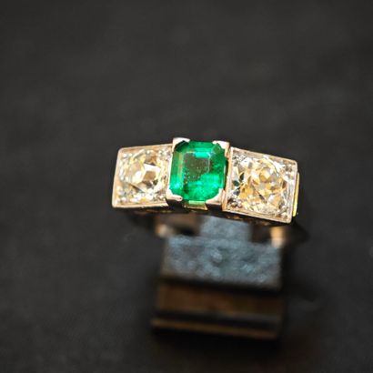 BAGUE Art Déco en platine 950‰ et or gris...
