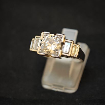 BAGUE en platine 950‰ ornée d'un diamant...