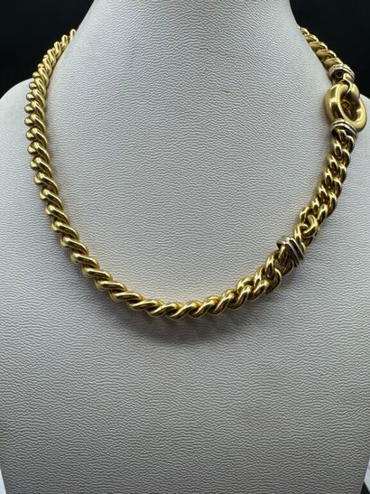 COLLIER en or jaune 750‰ à mailles gourmettes....