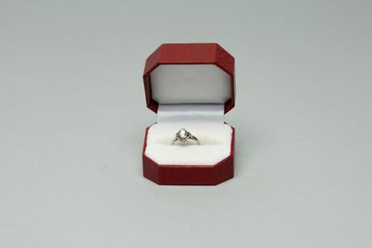 BAGUE en platine 950‰ ornée d'un diamant...