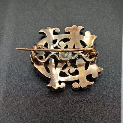 BROCHE en or jaune 750‰ et argent 800‰ figurant...