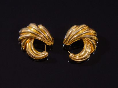 GRANDE PAIRE DE BOUCLES D'OREILLES à système...