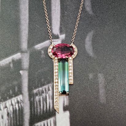 * PENDENTIF ras-de-cou en or 750‰, composé...