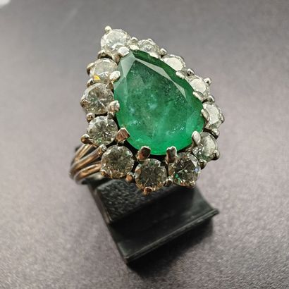 BAGUE en fils de platine 950‰ et or gris...