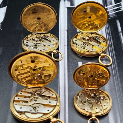 Ensemble de QUATRE MONTRES de poche en or...