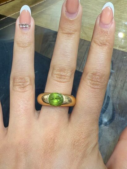 BAGUE jonc en or jaune 750 ‰, sertie d'un...