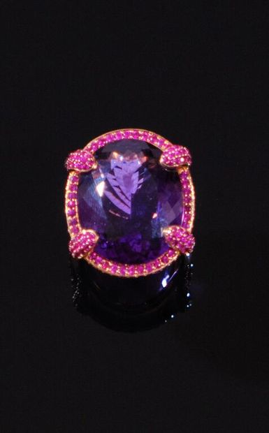 BAGUE cocktail en or rouge 750‰ ornée d'une...
