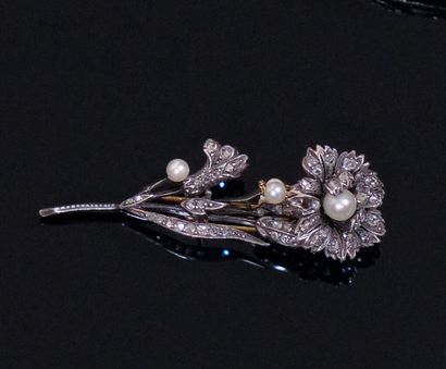 BROCHE en argent 800‰ et or bas-titre présentant...