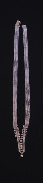 DEMI-PARURE en or gris 750‰ comprenant un...