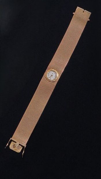 LIP. 
MONTRE-BRACELET de dame en or 750‰,...